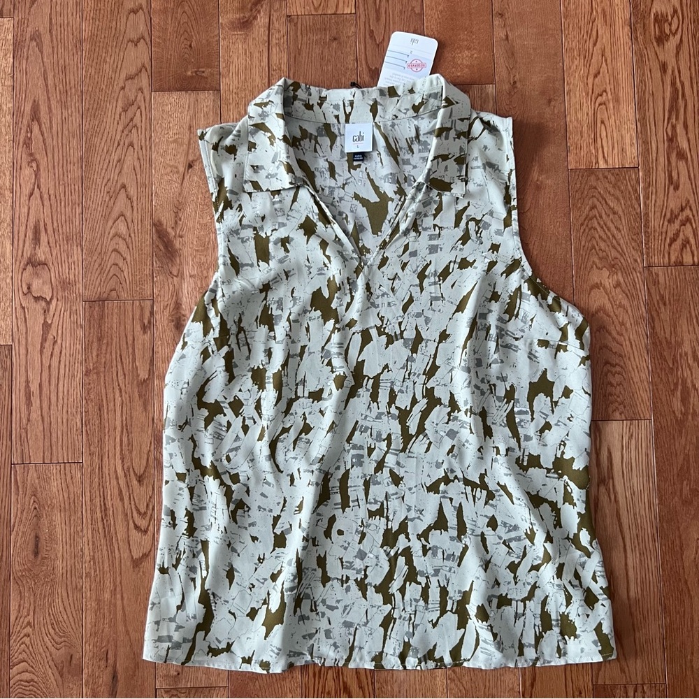 Cabi Flurry Top #5346 size Large
New with consultant tag